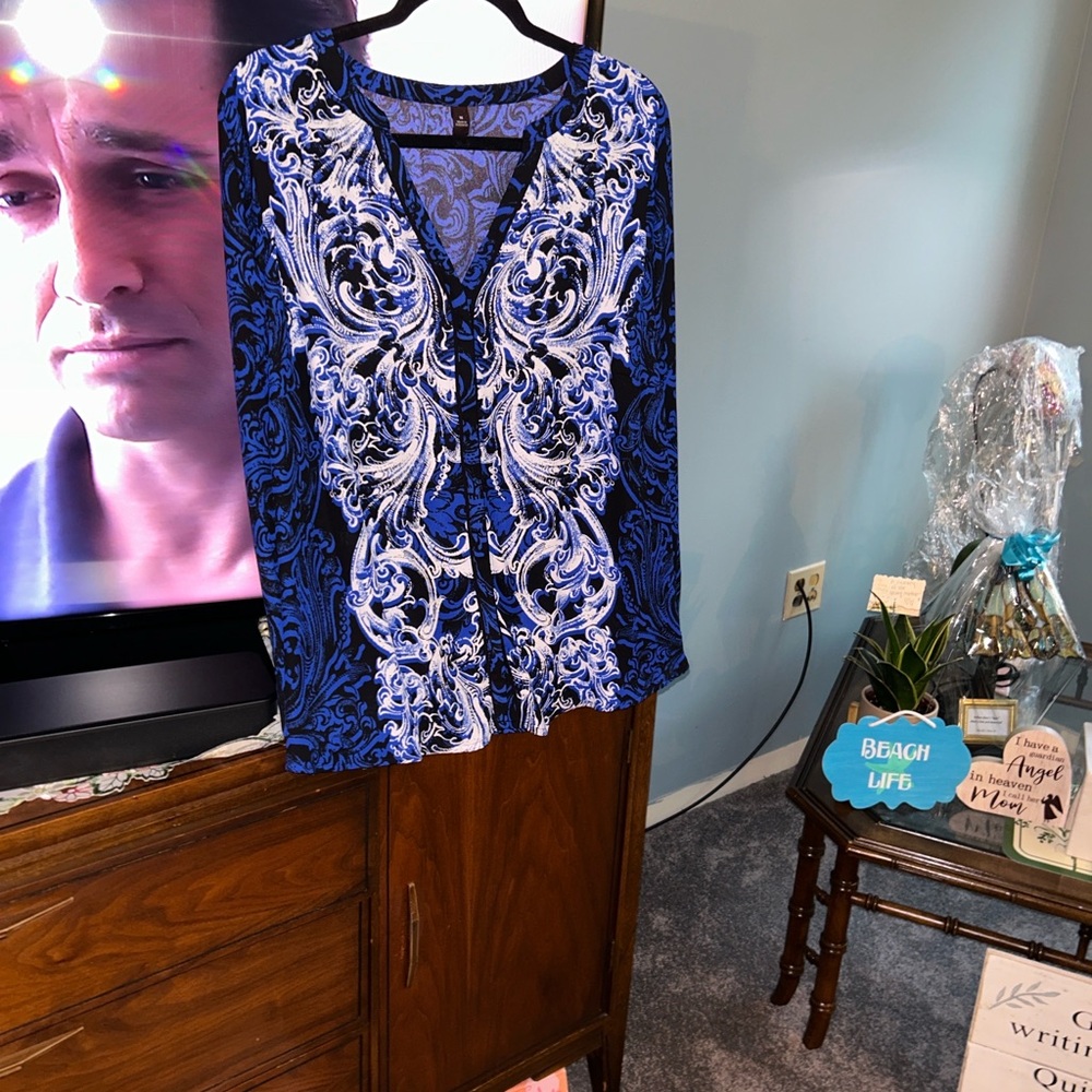 A Classy Chic Boutique Royal Blue and White Blouse